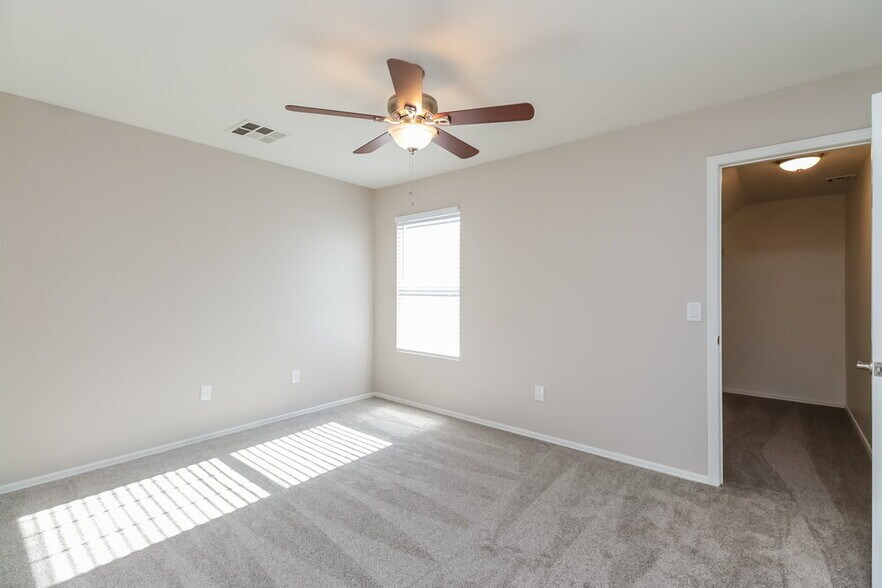 Building Photo - 7233 S 40th Ave