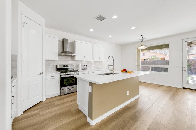Building Photo - 81441 Avenida Gonzales