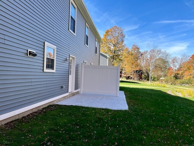 Building Photo - 481 Norwich Ave