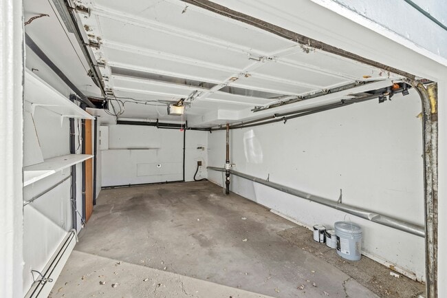 Building Photo - 2011 Woodburn St