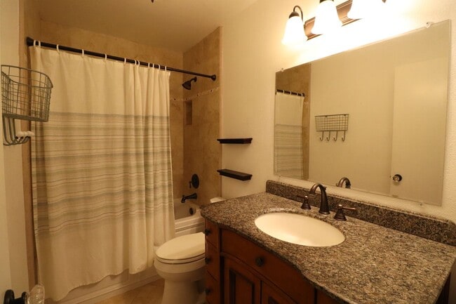 Building Photo - Great Southpoint Estates Home