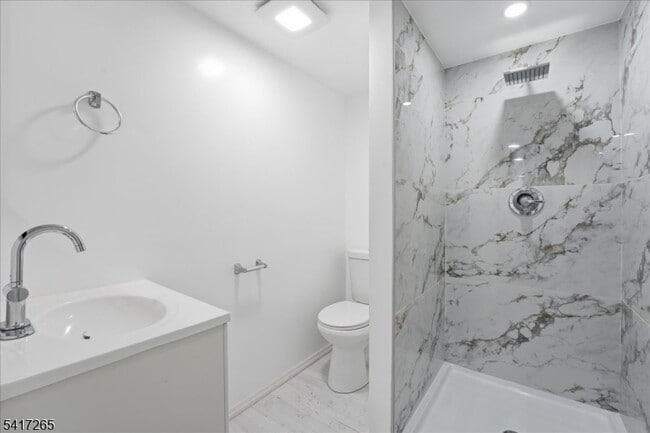 Building Photo - 240 Watchung Ave