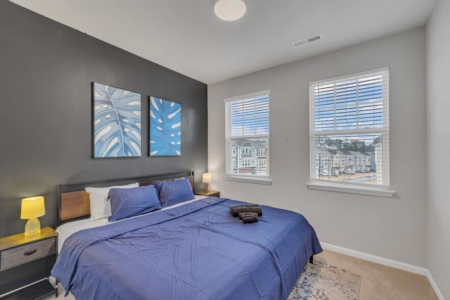 Primary Photo - 2800 Saltaire Ave