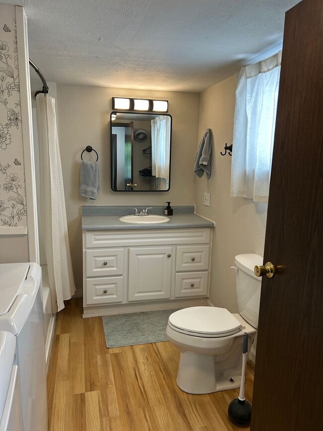 Building Photo - Spacious 3-Bedroom Home for Rent in Evergr...