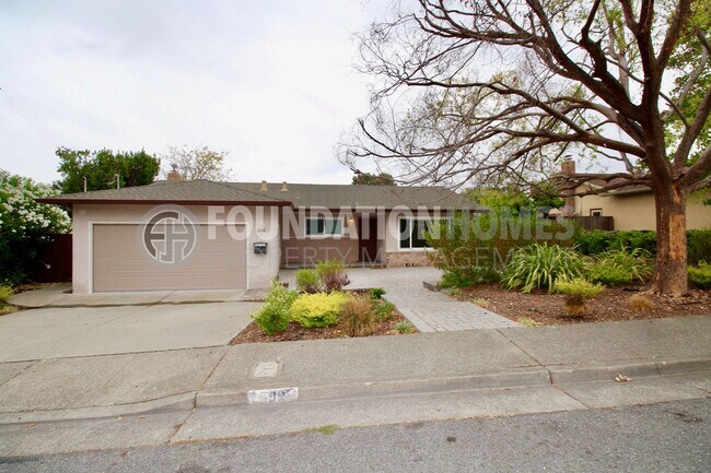 Building Photo - Spacious Single-Level 4BD/2BA Home in Terra Linda - FOUNDATION