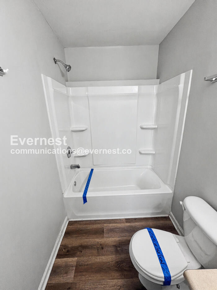 Building Photo - 8644 Thomas Ln