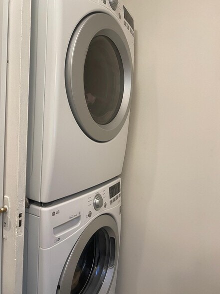 Building Photo - 788 Broad Ave