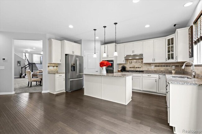 Building Photo - 49645 Hartwick Dr