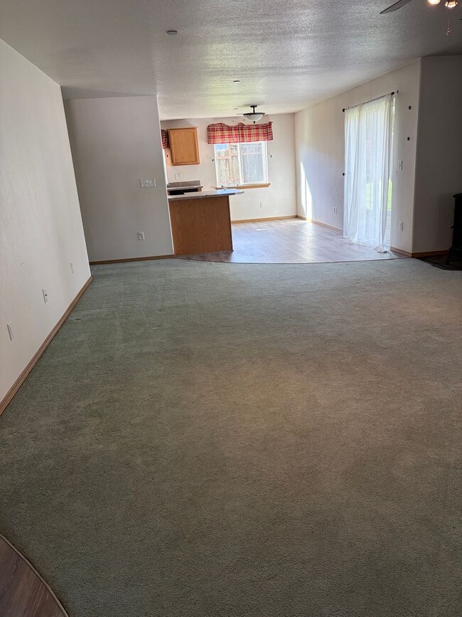 Building Photo - Ranch Style Home in Carlton