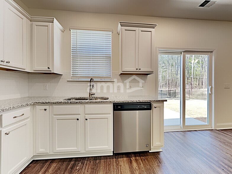 Building Photo - 149 Blackstone Dr