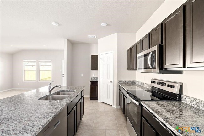 Building Photo - 1605 Mesa Verde Dr