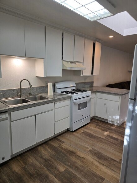 Building Photo - 116 Baker Way