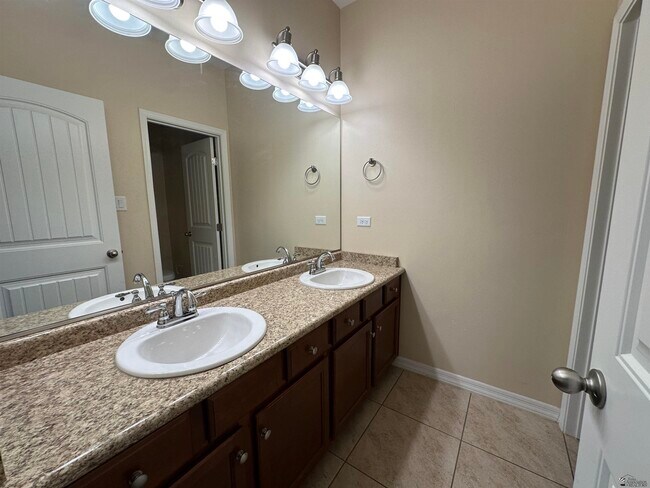 Building Photo - 6558 E 35th Rd