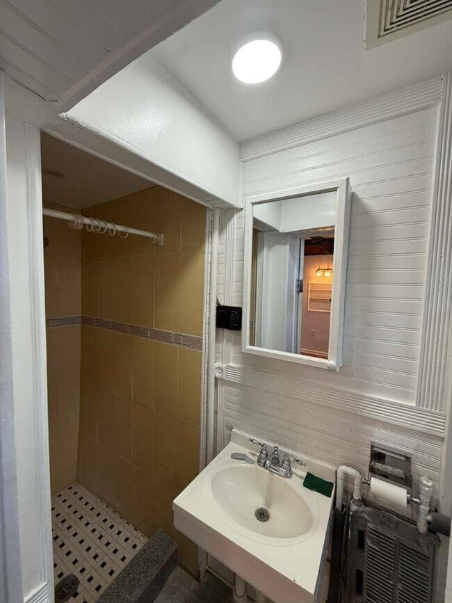 Building Photo - 9005 Riverside Pl