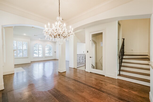 Building Photo - 407 W Bell St