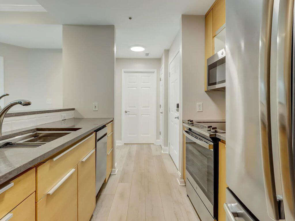 Building Photo - 1074 Peachtree Walk NE