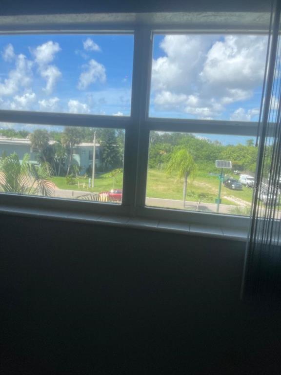 Building Photo - 221 Columbia Dr