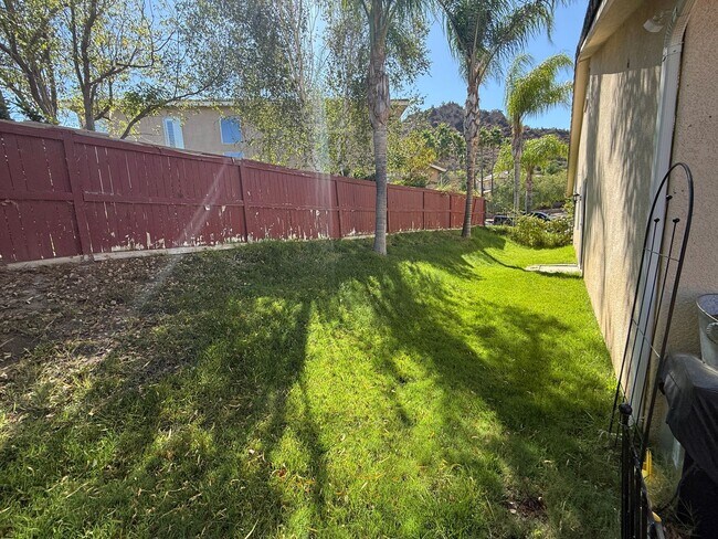 Building Photo - 3-Bedroom Single-Story Home with Smart Features & Remodeled Kitchen in Castaic!