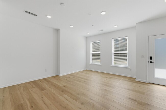 Building Photo - 400 Willow St