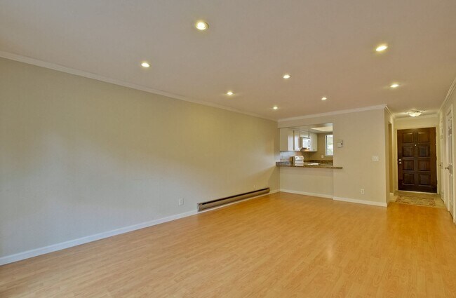 Building Photo - Popular Woodside Commons at Its Finest.