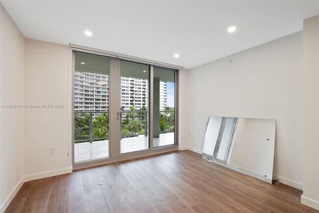 Building Photo - 1500 Bay Rd