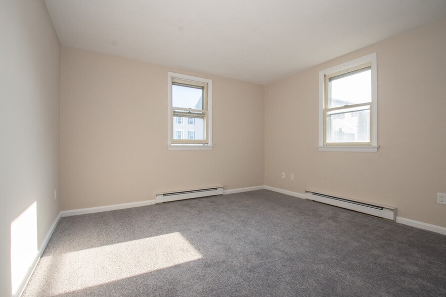 Bedroom 2 - 404 E Barnard St