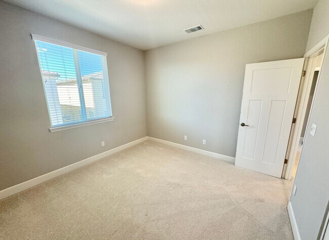 Building Photo - Beautiful home in Springlake!!