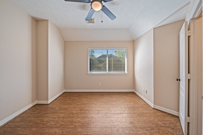 Building Photo - 9306 Lochflora Dr