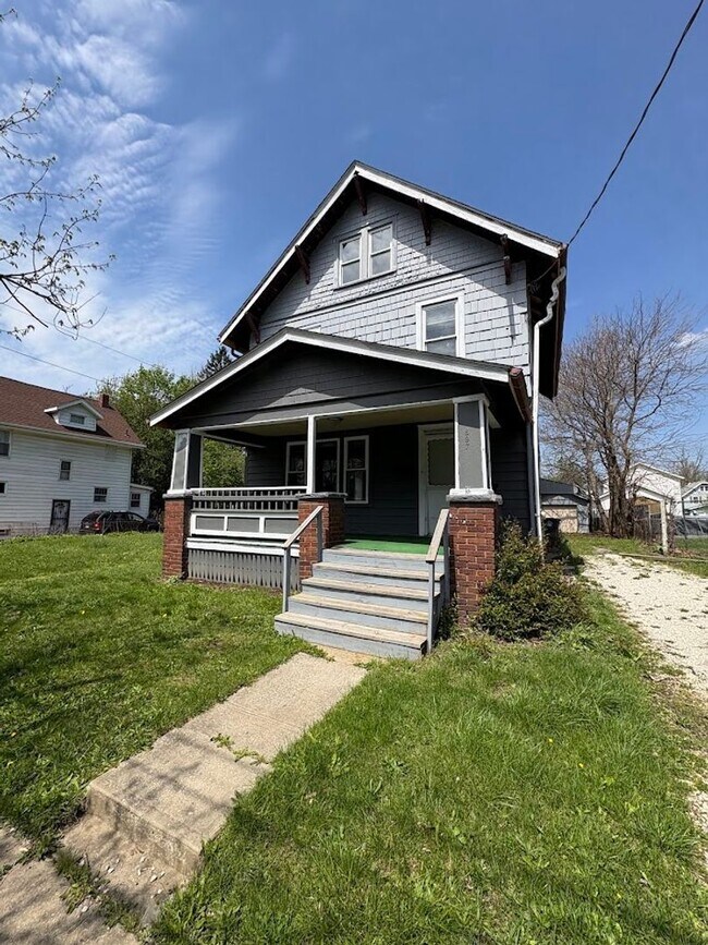 Building Photo - 897 Peckham St
