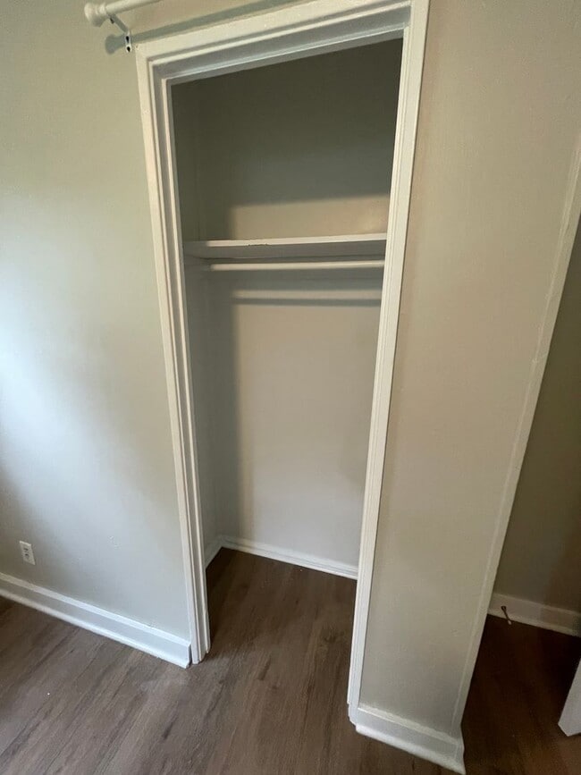 Building Photo - PRICE DROP & $200 OFF SECOND MONTHS RENT I...