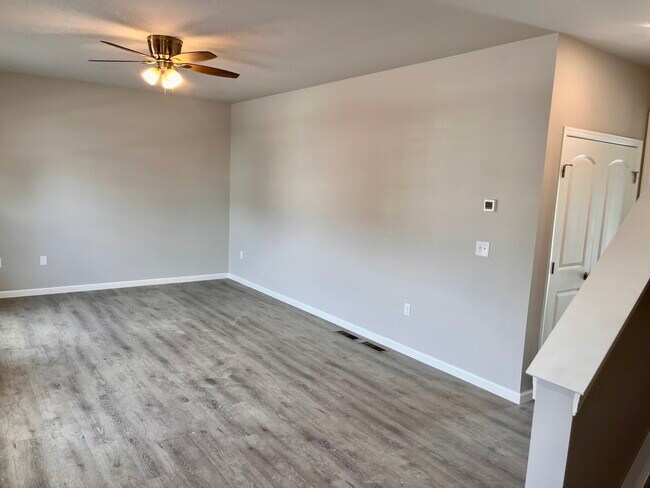 Building Photo - 12-30 Riverview Dr