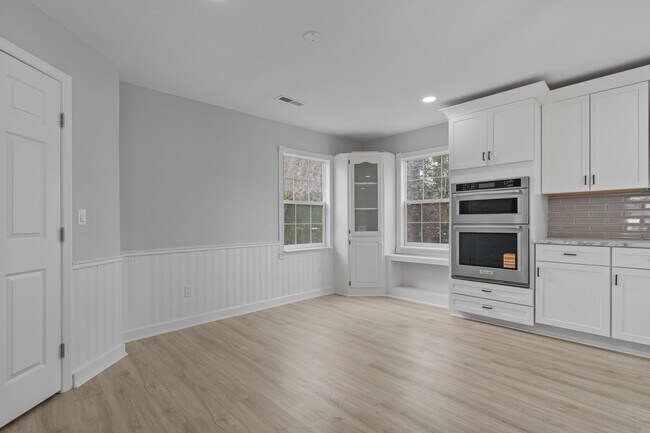 Building Photo - 2730 Cultra Rd