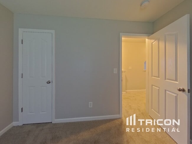 Building Photo - 2816 Forest Grove Ct