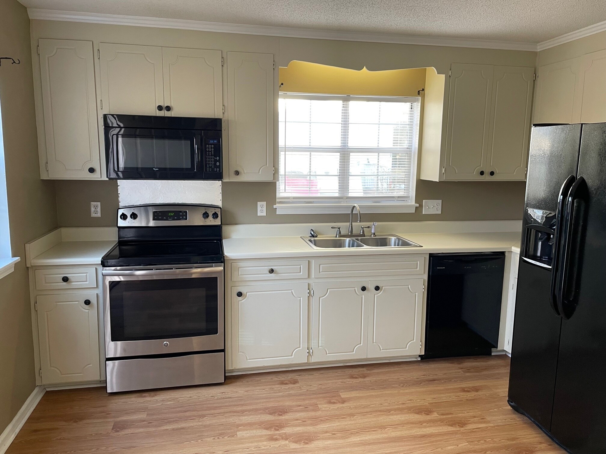 Building Photo - 130 Country Village Ct
