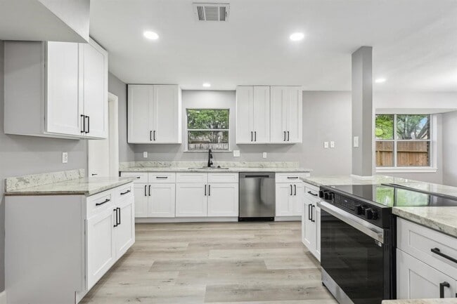 Primary Photo - 4031 Rushcroft Dr