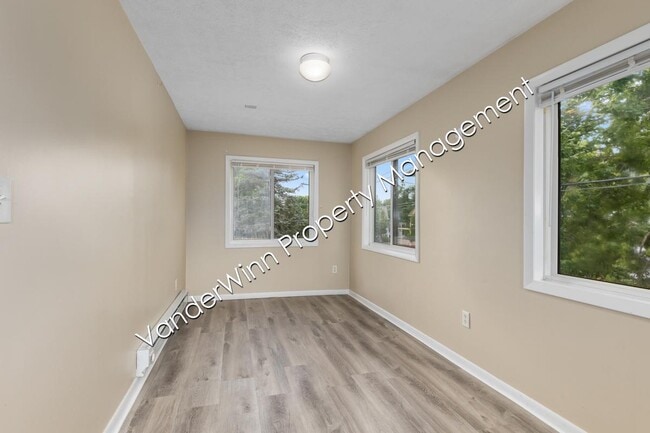 Building Photo - 740 Kellogg St SE