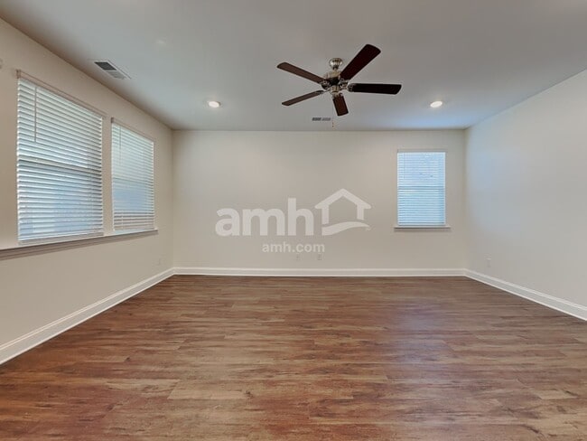 Building Photo - 606 Rivermist Dr