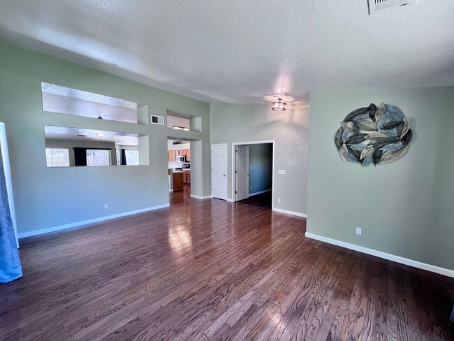 Building Photo - 654 Winery Ct