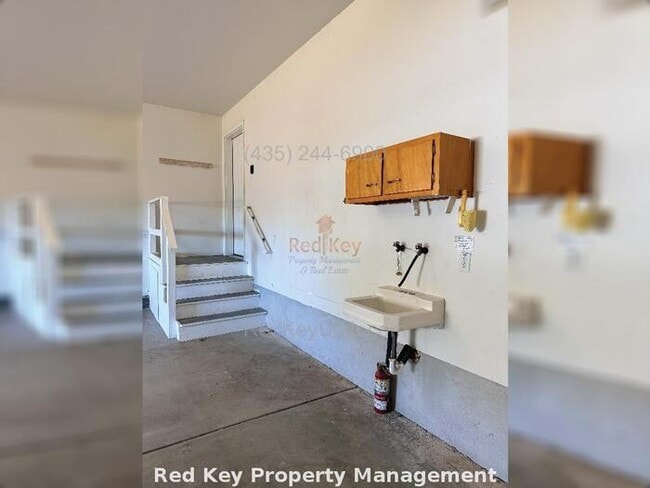 Building Photo - Breeze Cir Single Family Home