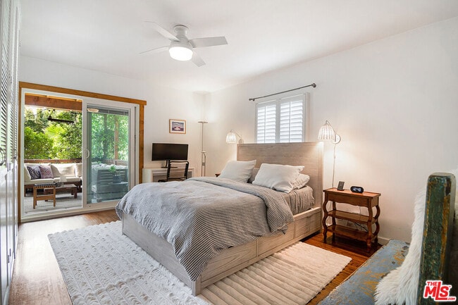 Building Photo - 543 N Las Palmas Ave