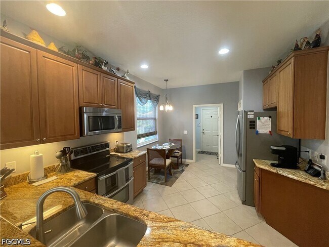 Building Photo - 10630 Camarelle Cir