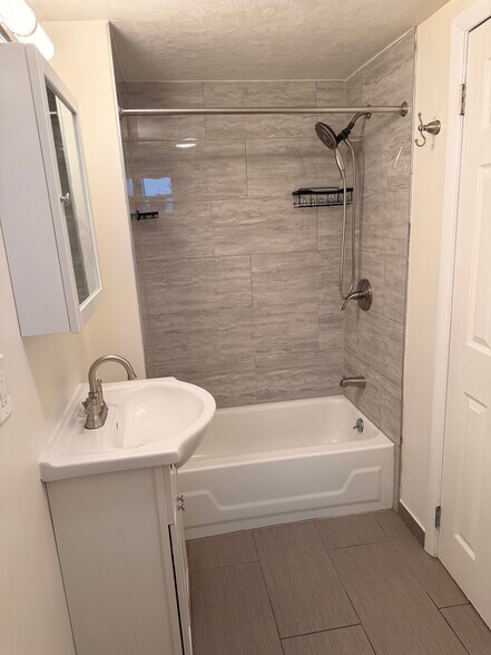 Building Photo - 2049 Snyder Ave