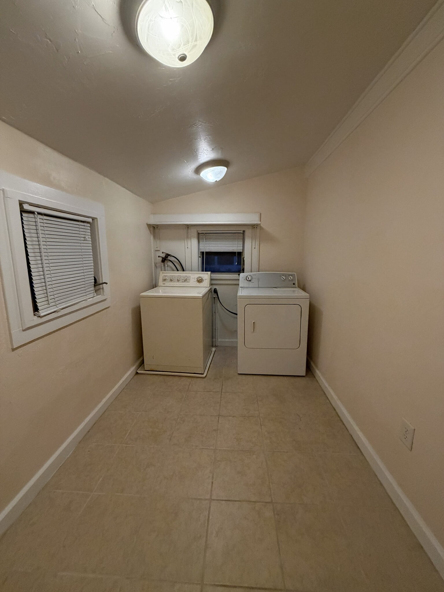 Building Photo - 402 NW 3rd Ave