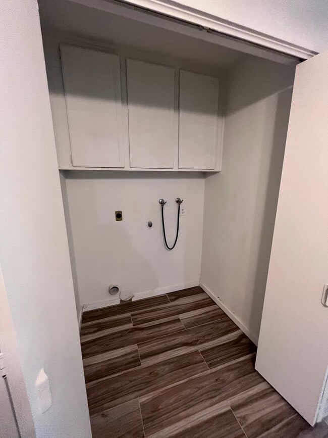 Building Photo - North Palm Springs Beauty $300 off first m...