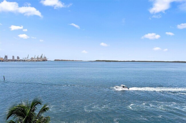 Building Photo - 800 Claughton Island Dr