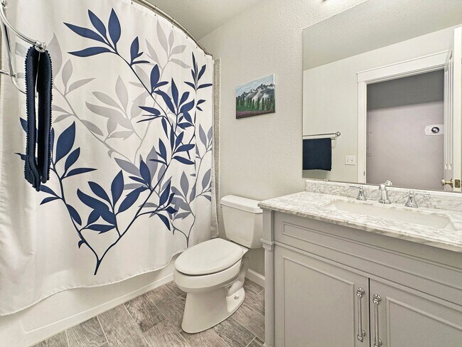 Building Photo - Large 2 bed 2 bath condo for rent near Sloans Lake