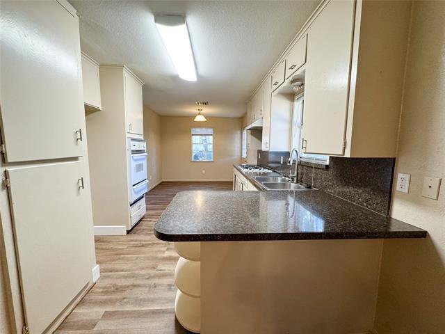 Building Photo - 302 Bowles Ct