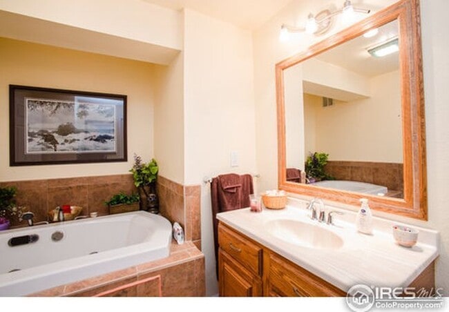 Building Photo - Spacious 4 Bed + Study, 4 Bath Ranch in Broomfield | Available July 6