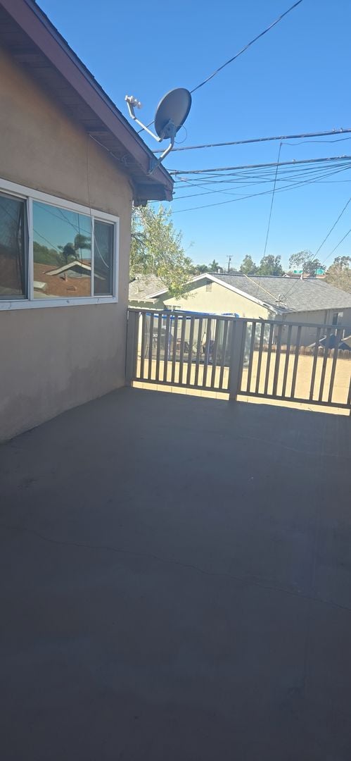 Building Photo - 821 N Vineyard Ave