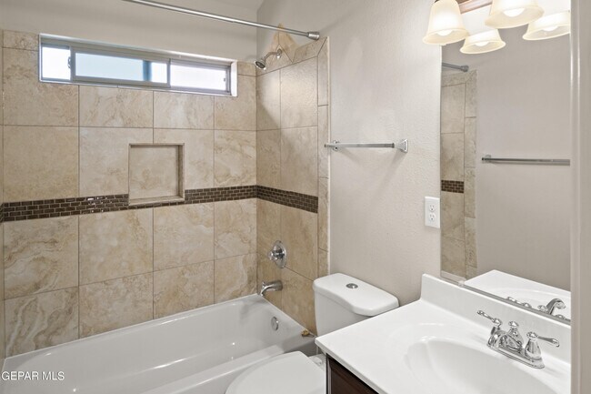 Building Photo - 14432 Russell Borea